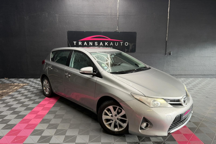 TOYOTA AURIS