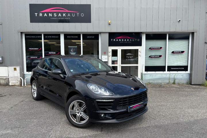 PORSCHE MACAN